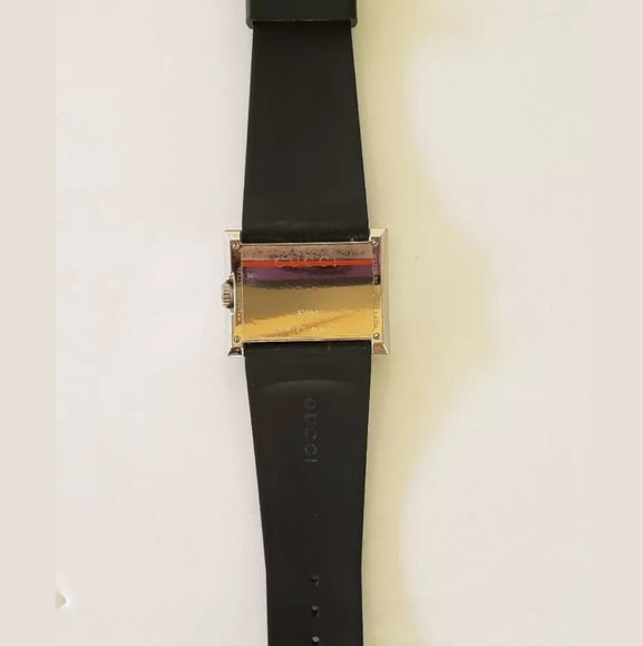 Gucci Black Dial Rubber 100M Series Watch - Picture 6 of 8